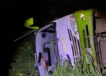 Bus se volcó en la Hacienda El Escobal con contratista de los paneles solares