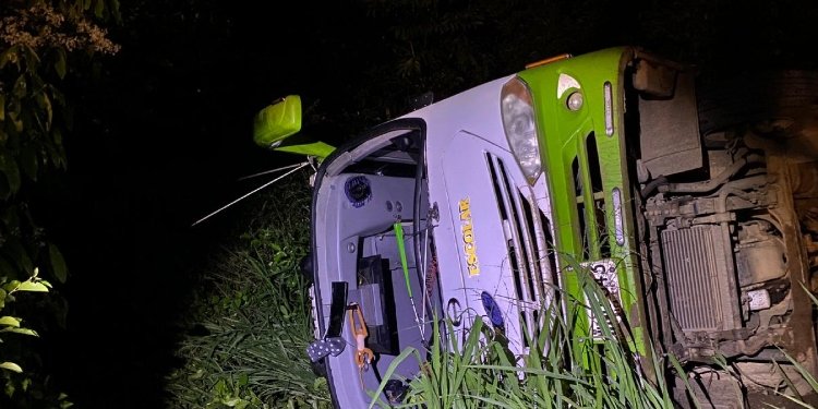 Bus se volcó en la Hacienda El Escobal con contratista de los paneles solares