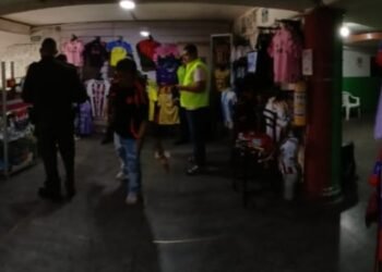 Cerraron dos bodegas donde fabricaban camisetas ‘chiviadas’ y otras prendas deportivas