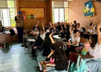 En los colegios de Ibagué, también hacen presencia Los ‘Caza Cochinos’