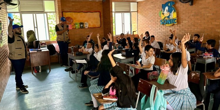 En los colegios de Ibagué, también hacen presencia Los ‘Caza Cochinos’