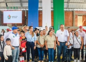 Gobernadora celebró los 109 años de San Antonio