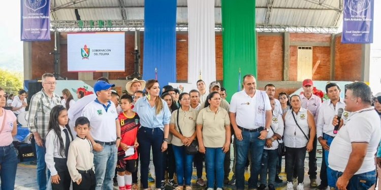 Gobernadora celebró los 109 años de San Antonio