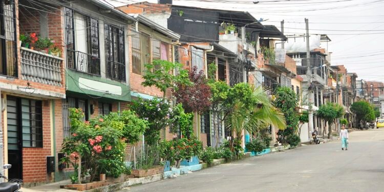 Denuncian fuga de agua sin resolver por más de 12 días