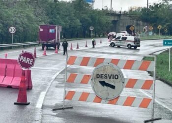 Lluvias obligan al cierre total del peaje de Gualanday 