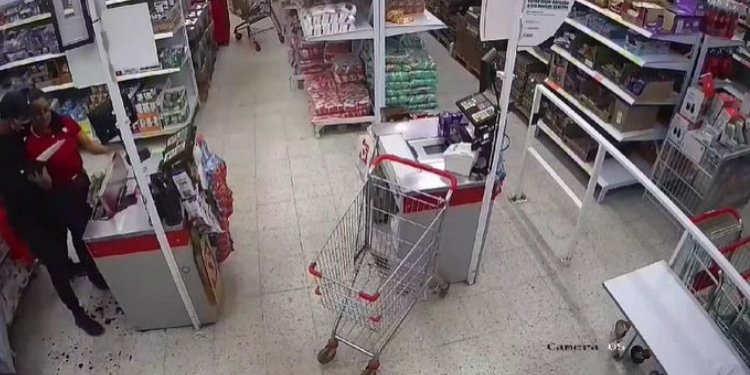 Cajera resultó herida en atraco con cuchillo ‘mataganado’ en D1 de Cajamarca