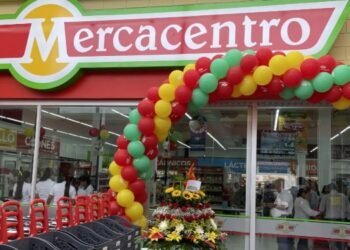 Mercacentro le tendió la mano a pequeños deportistas que no tenían sus uniformes de colegio en Ibagué