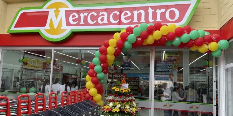 Mercacentro le tendió la mano a pequeños deportistas que no tenían sus uniformes de colegio en Ibagué