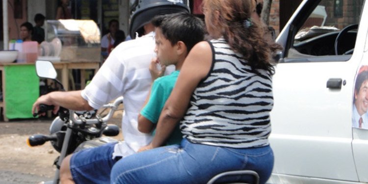 Secretaría de Movilidad recordó la importancia de no transportar a bebés y niños en motocicletas 