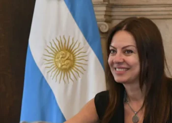 Gobierno contraataca a diputado por críticas a educación obligatoria: “Hombres trabajando, niños estudiando”