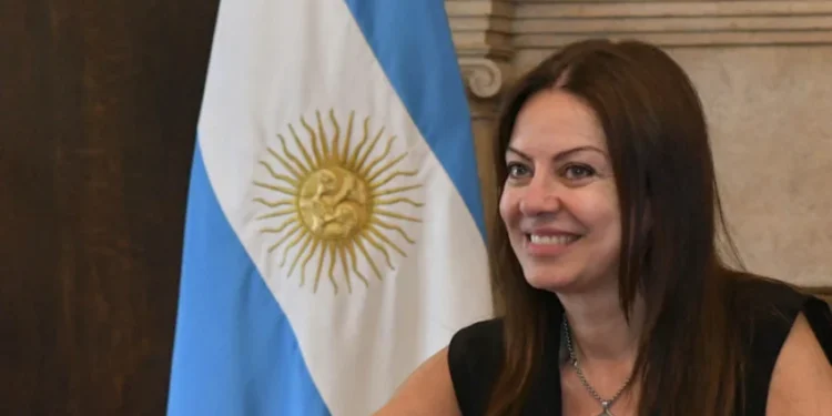 Gobierno contraataca a diputado por críticas a educación obligatoria: «Hombres trabajando, niños estudiando»