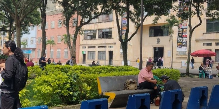 Vendedoras de tinto de la Plaza de Bolívar continuarán en el lugar pero sin extenderse