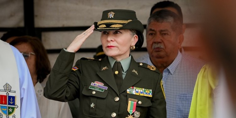 En una emotiva ceremonia, la Alcaldesa condecoró a comandante de la Policía Metropolitana que ascenderá a general