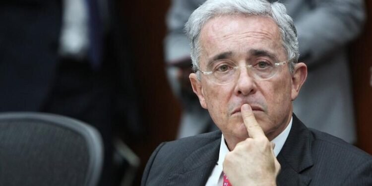 Álvaro Uribe romperá su silencio tras llamado a juicio por manipulación de testigos