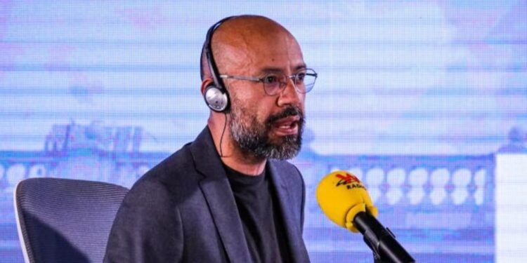 Periodista radial revela cambio de apellido tras investigar a RTVC