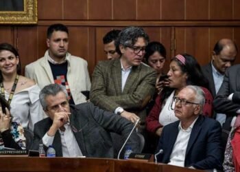 Reforma a la salud se hunde en Comisión del Senado: Petro sufre derrota