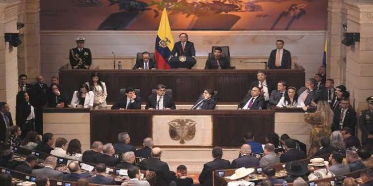 Gobierno inicia contrarreloj para aprobar reformas educativa y pensional