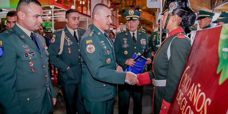 El Ejército Nacional presenta sus tradiciones en la Feria Internacional del Libro de Bogotá