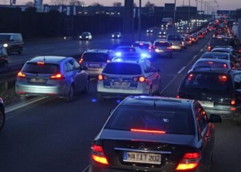 Conductores en riesgo: falsos retenes policiales despojan de vehículos y dinero