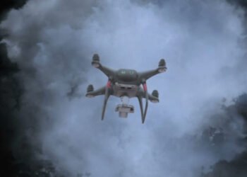 Emiratos Árabes innova con drones para generar lluvia en el desierto