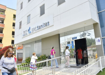 Cambio Radical y exministro demandan nulidad de intervención de EPS Sanitas