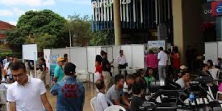 Feria de servicios de empleo en el Acqua de Ibagué