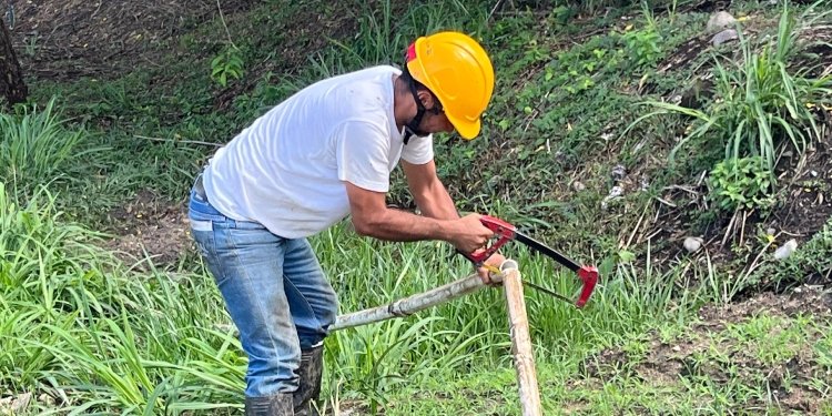 El Ibal con su escuadrón ‘Caza Fugas’ encontró que en Picaleña se estaban robando el agua con conexiones fraudulentas