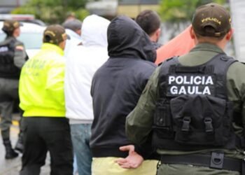 Capturan a policías extorsionando a conductor en Bogotá: Aumenta preocupación por delitos cometidos por uniformados