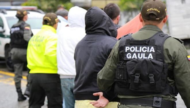 Capturan a policías extorsionando a conductor en Bogotá: Aumenta preocupación por delitos cometidos por uniformados