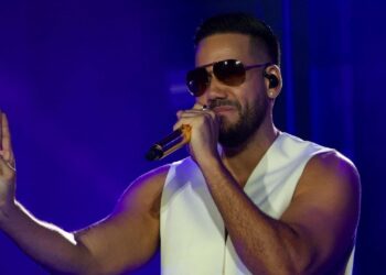 Romeo Santos desmiente rumores de paro cardíaco y asegura continuidad de su gira musical