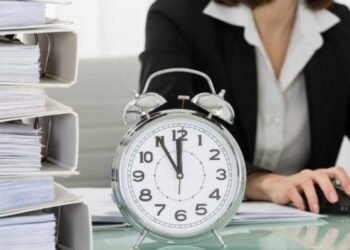Reducción de jornada laboral en Colombia implicará pérdida de día de descanso remunerado