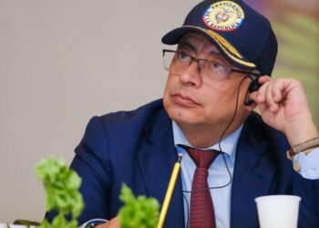 Petro ordena “ofensiva total” contra disidencia de las Farc que profanó cadáveres de soldados