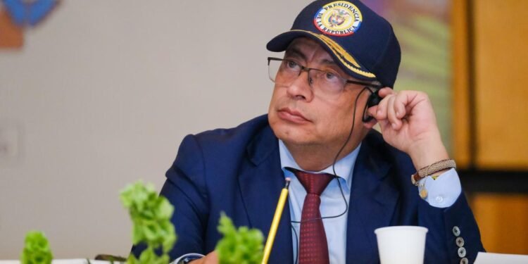 Petro ordena “ofensiva total” contra disidencia de las Farc que profanó cadáveres de soldados