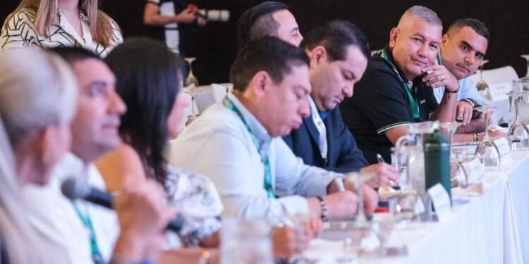 Gobernadores y alcaldes de ciudades capitales solicitan al Gobierno Nacional que suspenda el cese el fuego