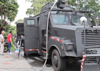 La Policía de Ibagué entregó 42.000 litros de agua potable en la ciudad