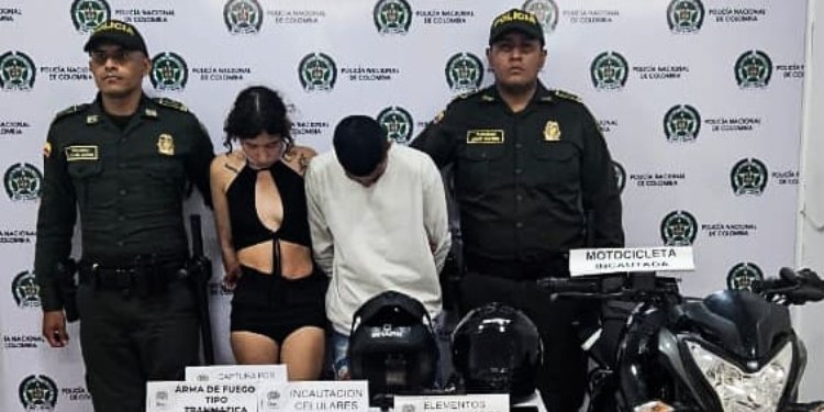 Capturada y enviada a la cárcel pareja señalados de atracar a un hombre, y hurtarle una costosa motocicleta