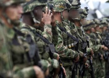 Gobierno colombiano ordena ofensiva militar total en Cauca tras ola de violencia