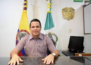 Revelan chats que implican a congresistas en presunta corrupción por compra de carrotanques