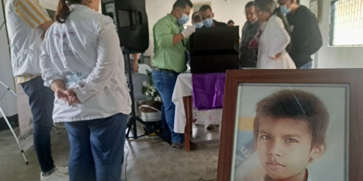 Una familia de Ataco finalmente pudo despedirse de uno de sus hijos, 25 años después de su desaparición