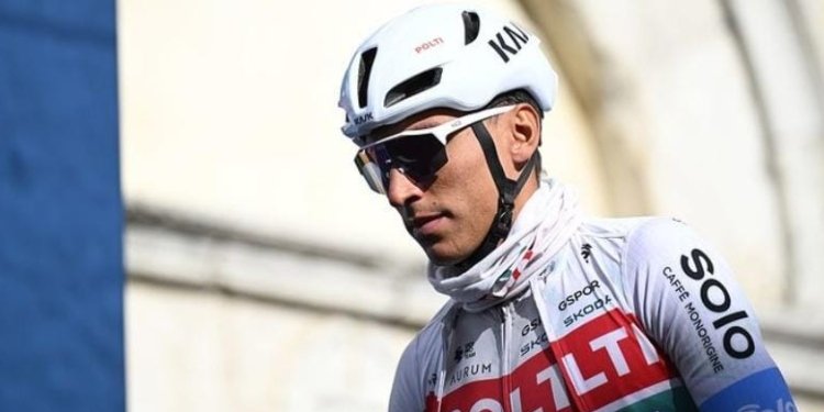 Un “escarabajo” se baja de los pedales