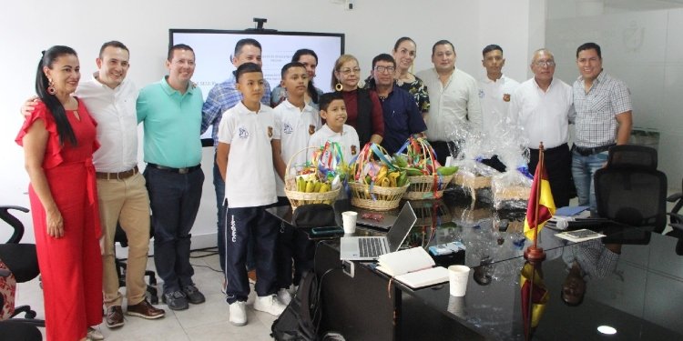 Colegios y escuelas de Alvarado reciben importante dotación tecnológica 