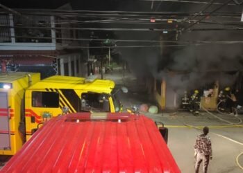 Los Bomberos de Ibagué extinguieron incendio en local comercial del barrio Galarza