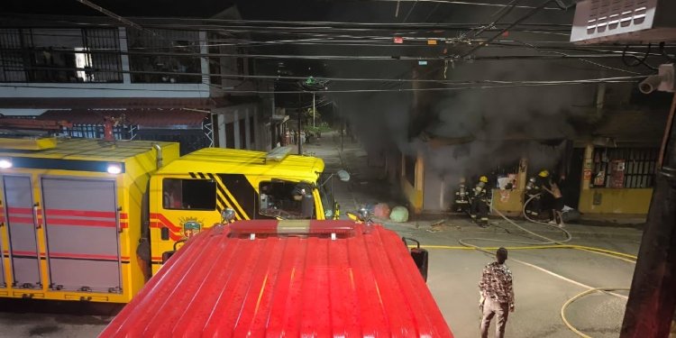 Los Bomberos de Ibagué extinguieron incendio en local comercial del barrio Galarza