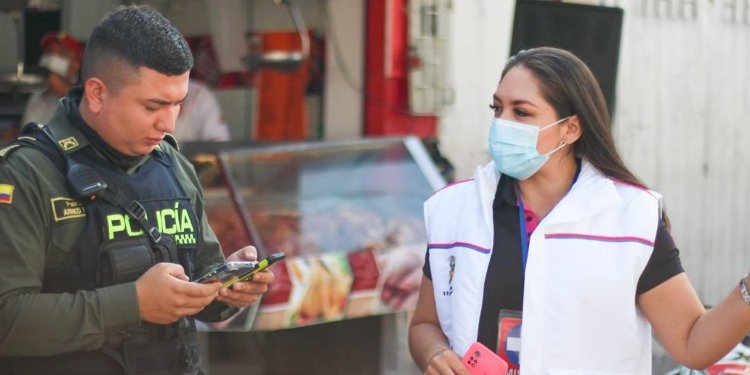 En operativo en la Plaza de La 21, la Alcaldía cerró una carnicería 