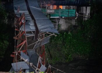 Creciente del río Combeima generó el colapso de puente peatonal en Ibagué