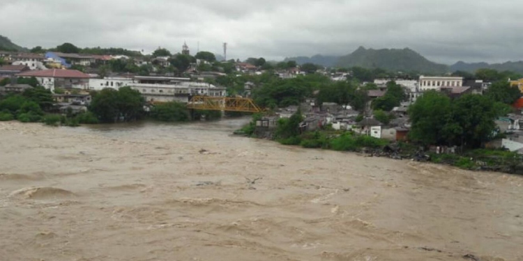 Continúa atención a víctimas de desbordamiento del río Magdalena en Honda