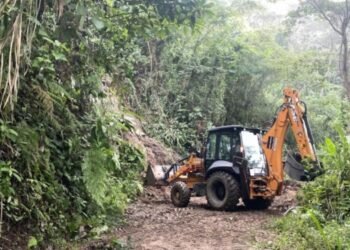 Alcaldía realizó mantenimiento de vías en corregimientos 11 y 12