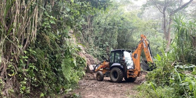 Alcaldía realizó mantenimiento de vías en corregimientos 11 y 12