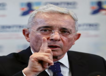 Uribe responde a Petro: “Debemos evitar el rompimiento constitucional”