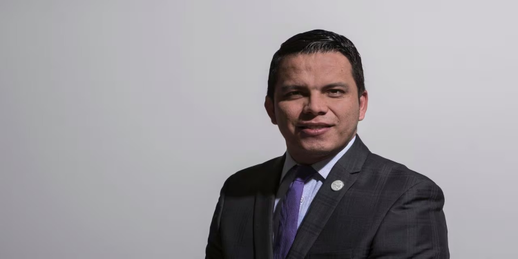 Escándalo en Colombia: Revelación de Sneyder Pinilla implica a alta funcionaria de Petro en entrega de dinero a senador